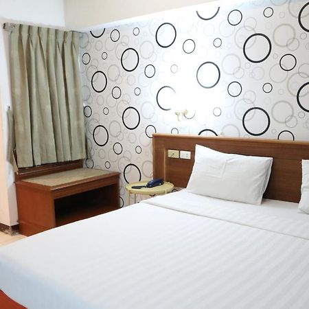 Patong Triple P Hotel Bagian luar foto