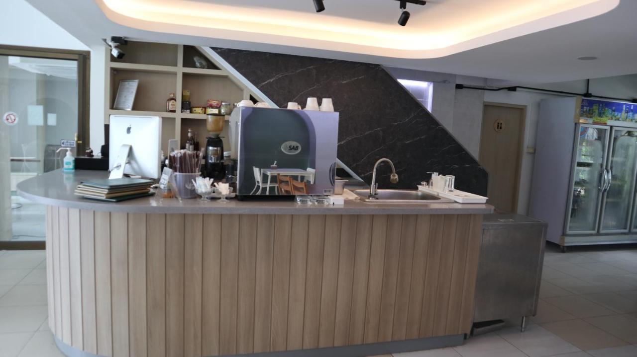 Patong Triple P Hotel Bagian luar foto