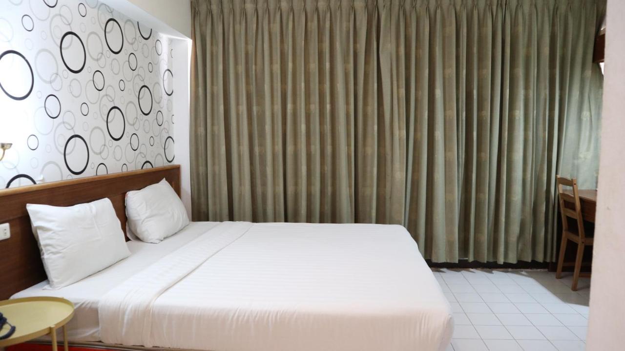 Patong Triple P Hotel Bagian luar foto