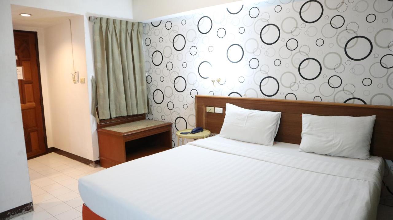 Patong Triple P Hotel Bagian luar foto
