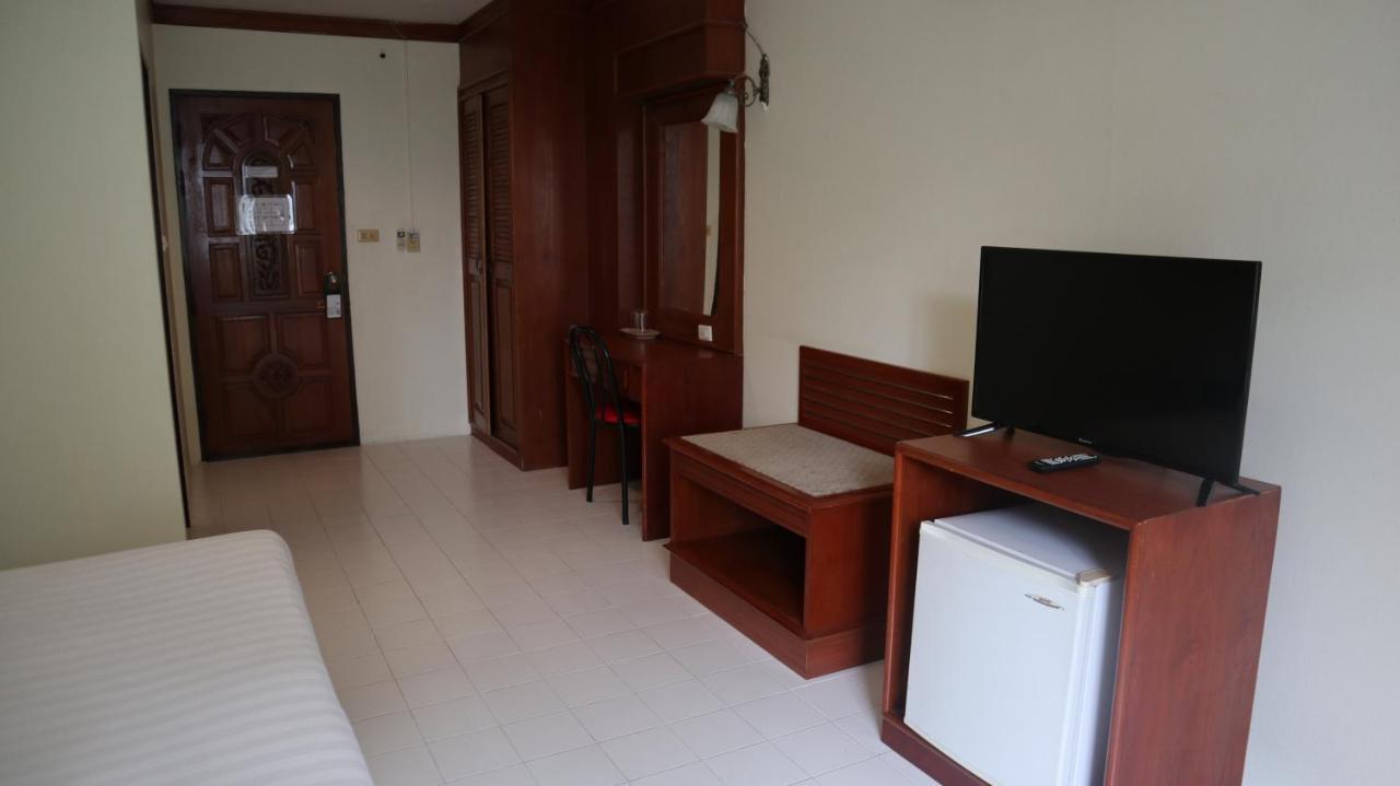 Patong Triple P Hotel Bagian luar foto