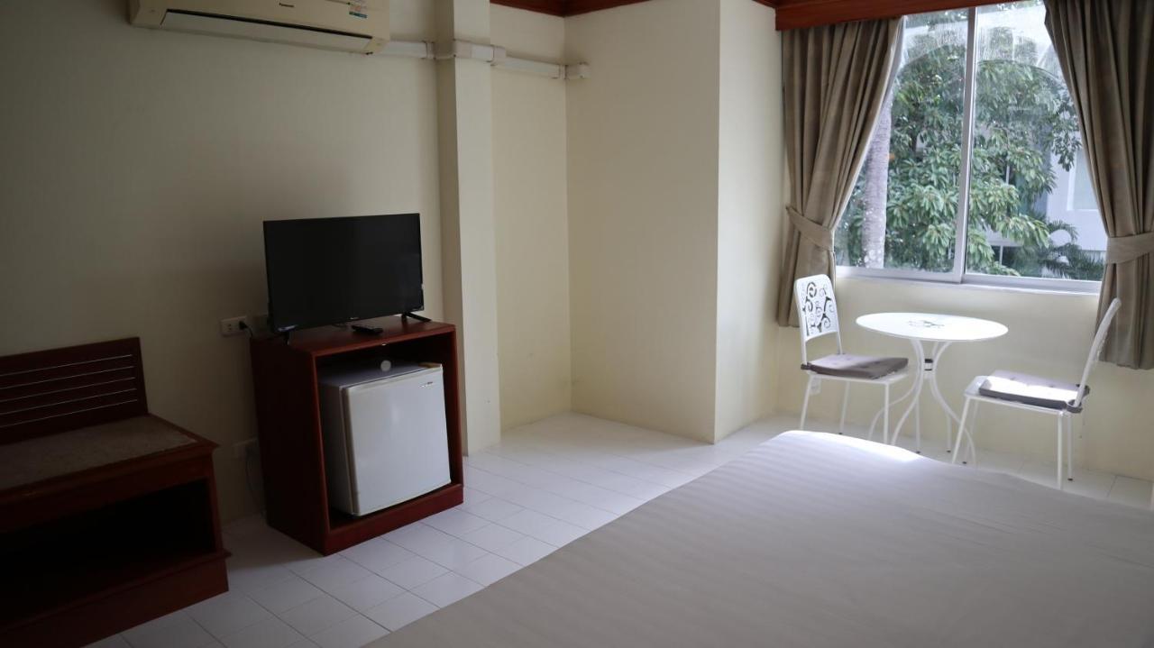 Patong Triple P Hotel Bagian luar foto