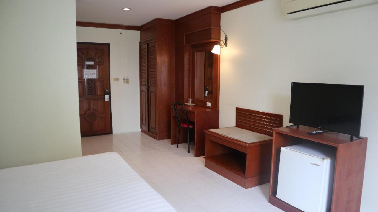 Patong Triple P Hotel Bagian luar foto