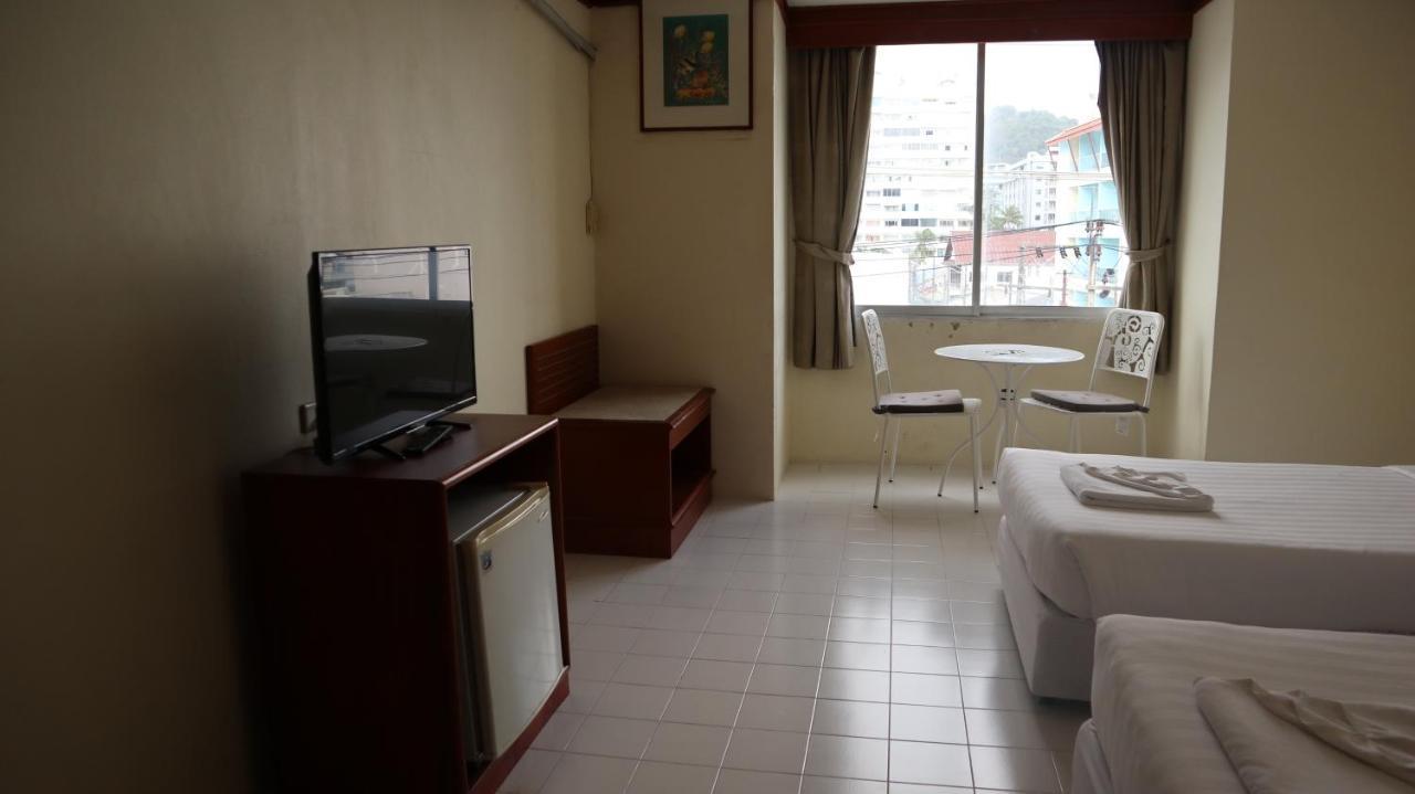 Patong Triple P Hotel Bagian luar foto