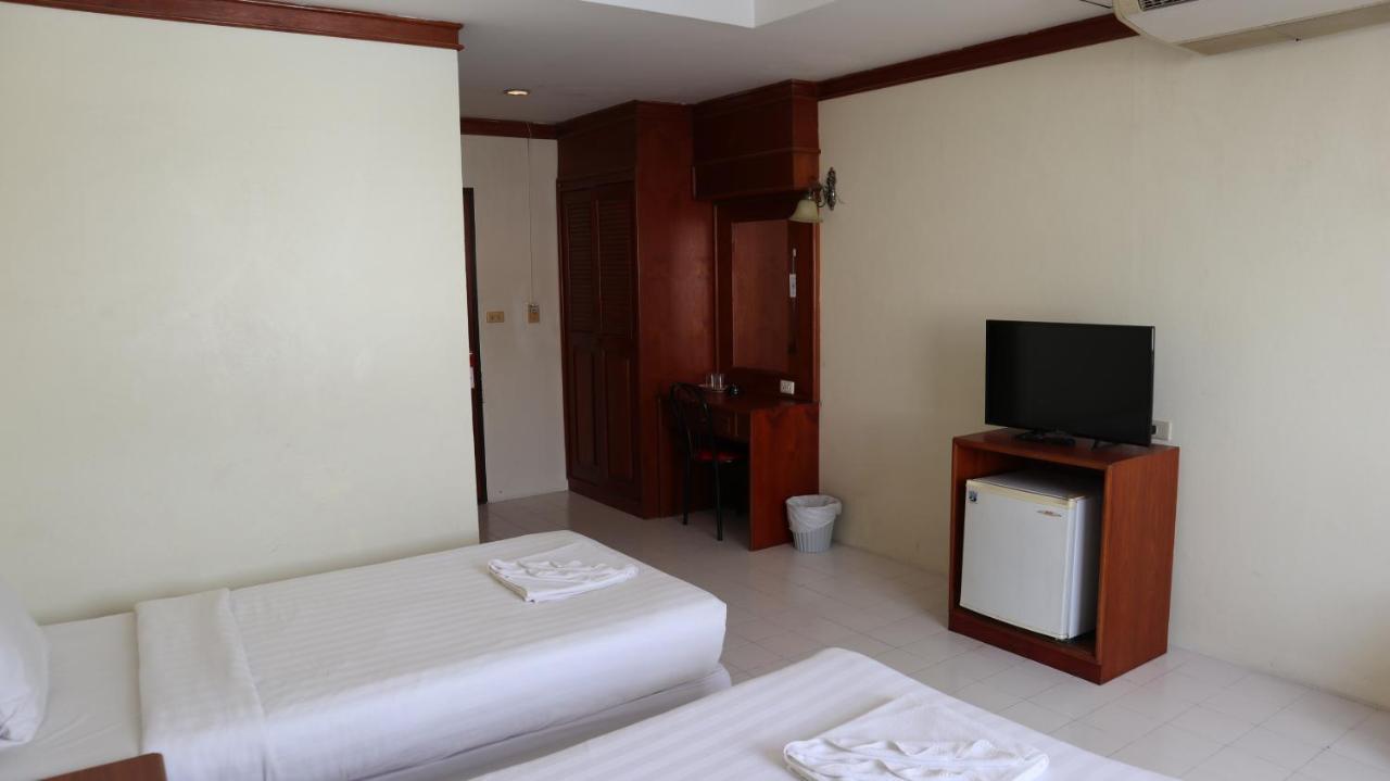 Patong Triple P Hotel Bagian luar foto
