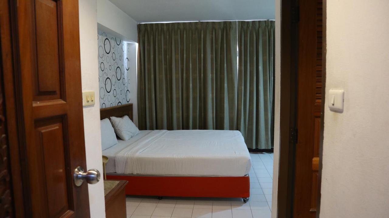 Patong Triple P Hotel Bagian luar foto