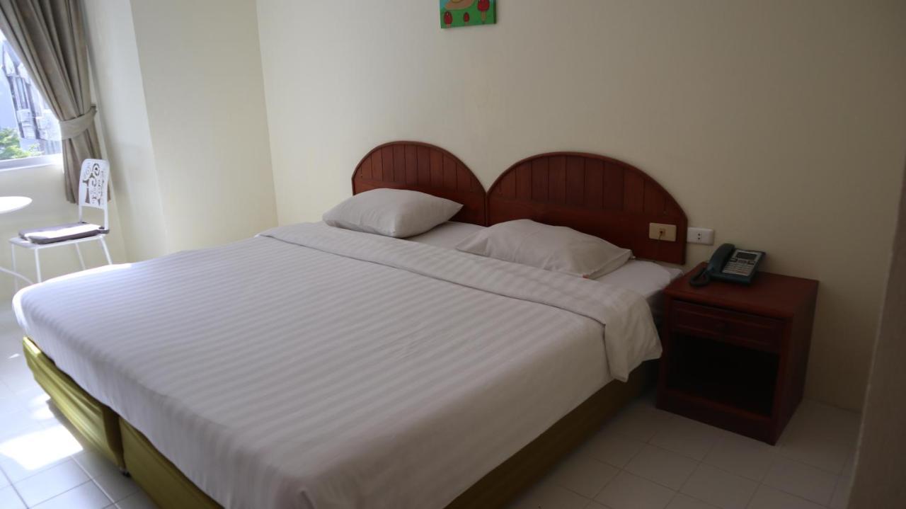 Patong Triple P Hotel Bagian luar foto