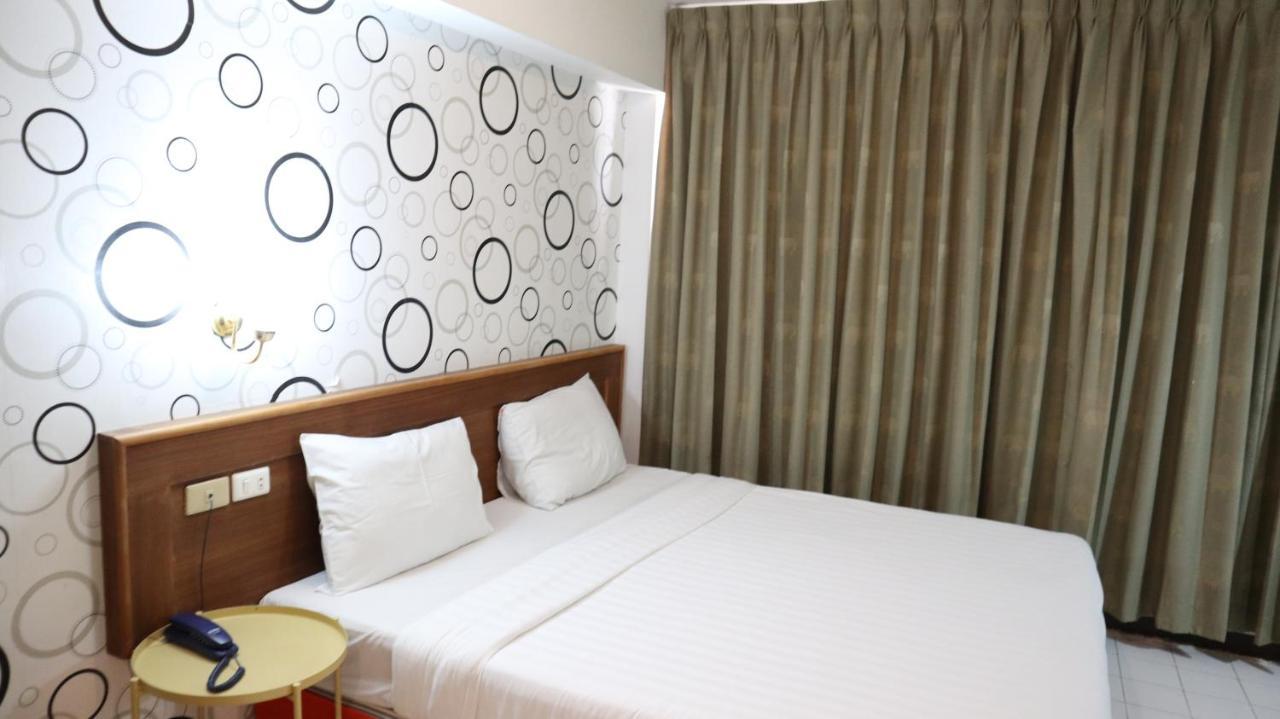 Patong Triple P Hotel Bagian luar foto
