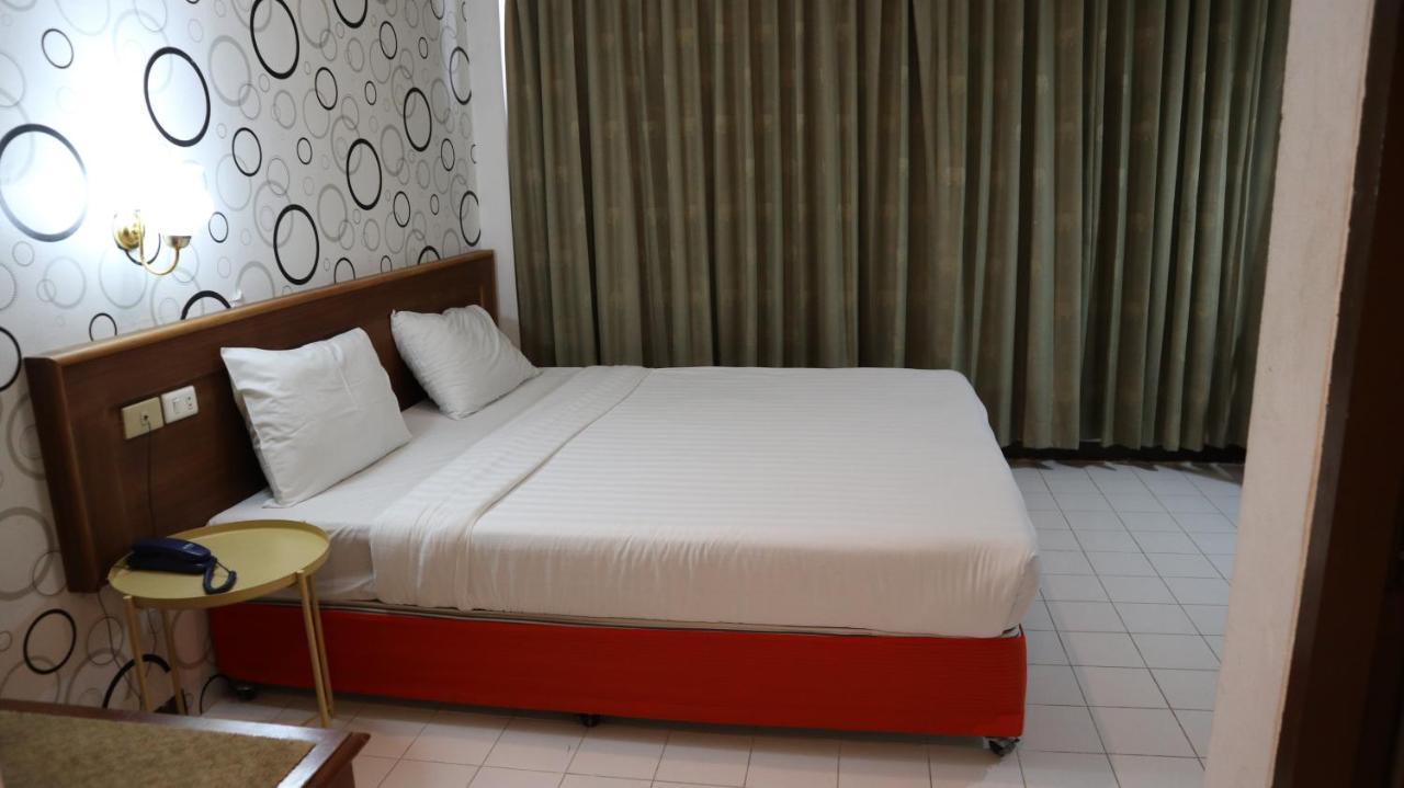 Patong Triple P Hotel Bagian luar foto