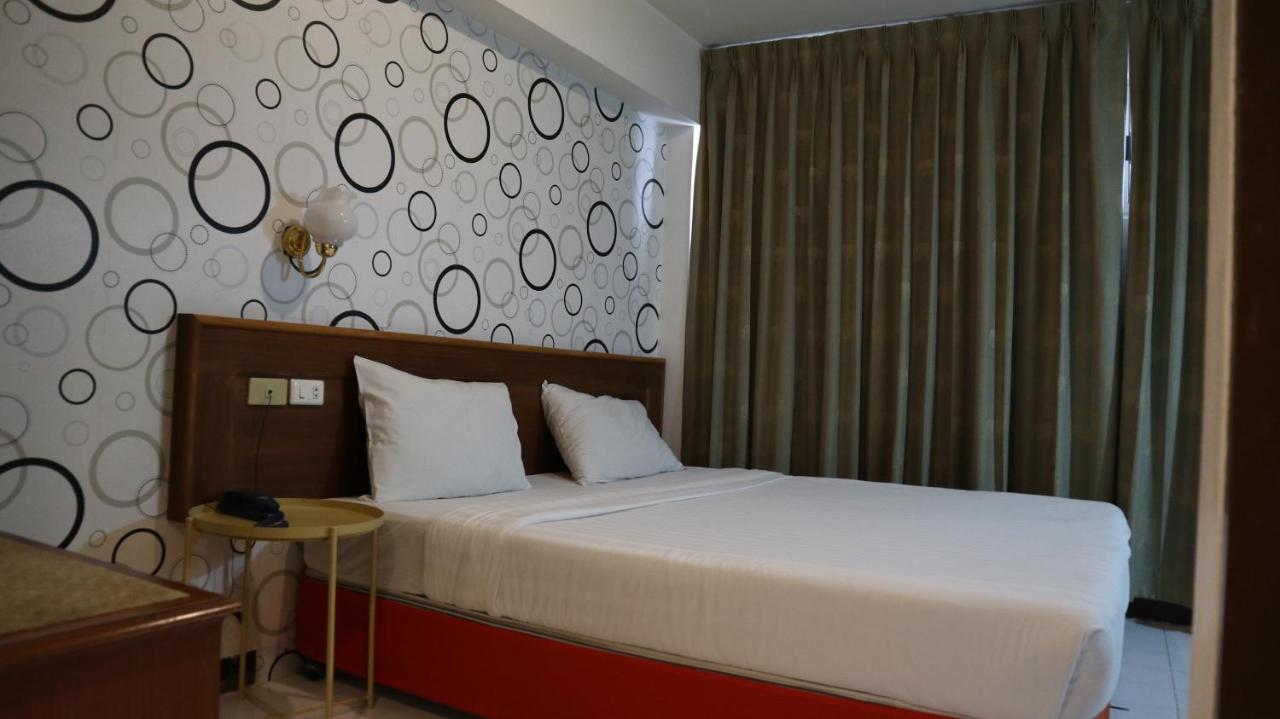 Patong Triple P Hotel Bagian luar foto