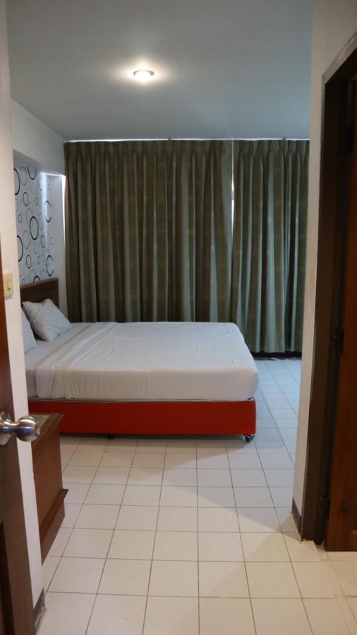 Patong Triple P Hotel Bagian luar foto