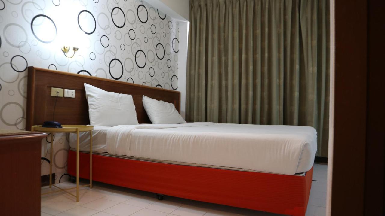 Patong Triple P Hotel Bagian luar foto