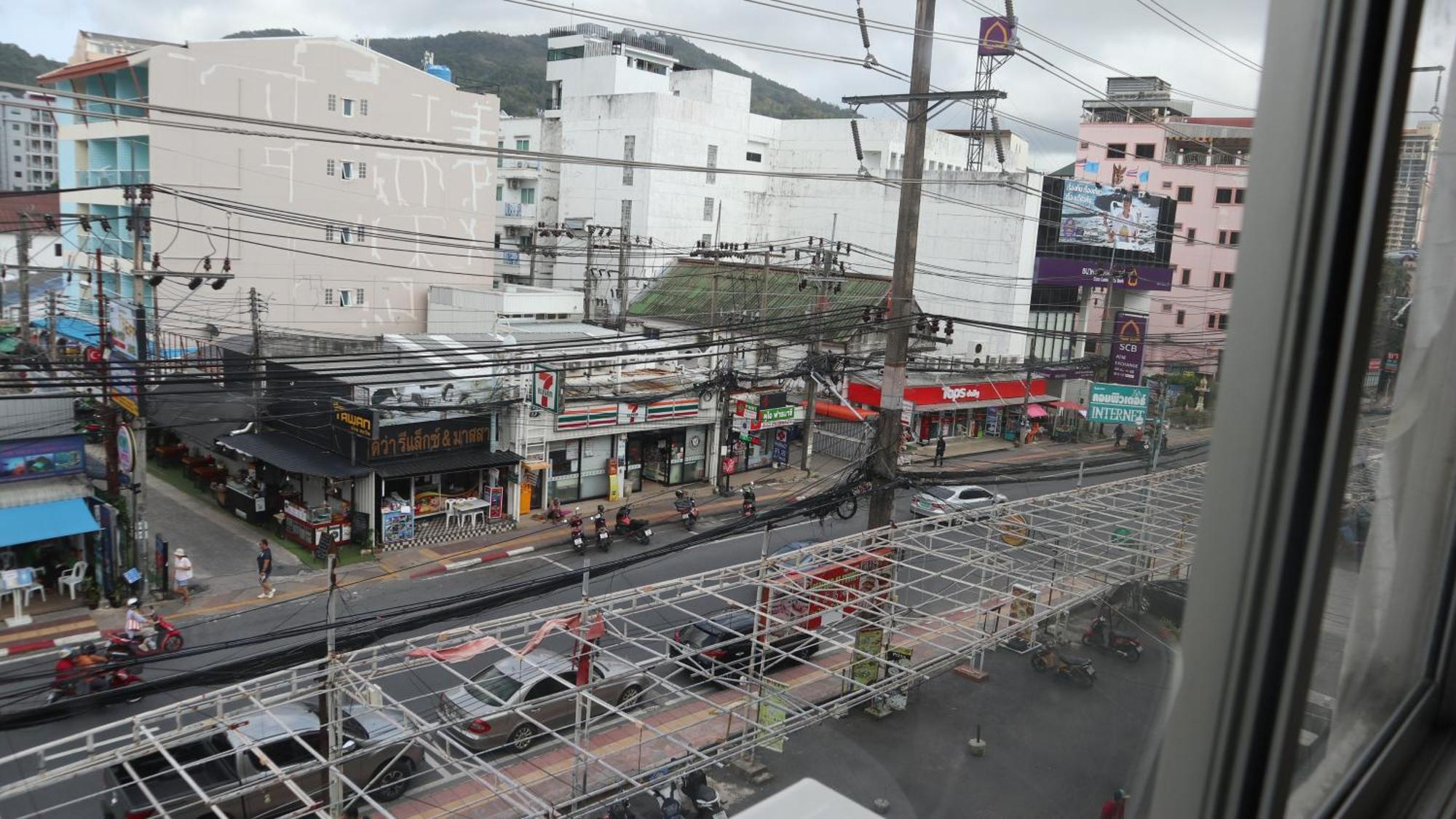 Patong Triple P Hotel Bagian luar foto