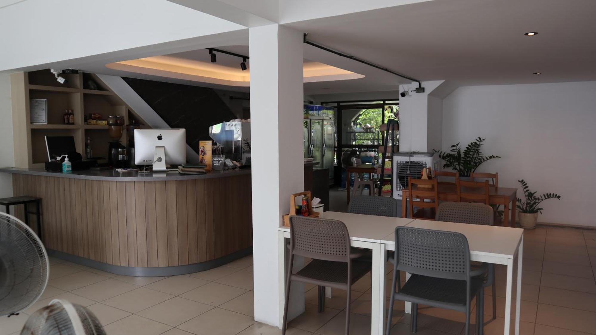 Patong Triple P Hotel Bagian luar foto